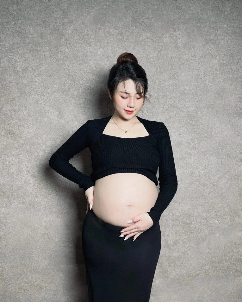 Nữ tiếp viên hàng không gây thương nhớ vì quá đẹp hé lộ chế độ thai sản khủng của tvhk khi làm mẹ ở nhà chăm con 1 tuổi mới đi làm lại - 2
