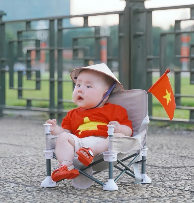 Nữ tiếp viên hàng không gây thương nhớ vì quá đẹp hé lộ chế độ thai sản khủng của tvhk khi làm mẹ ở nhà chăm con 1 tuổi mới đi làm lại - 6