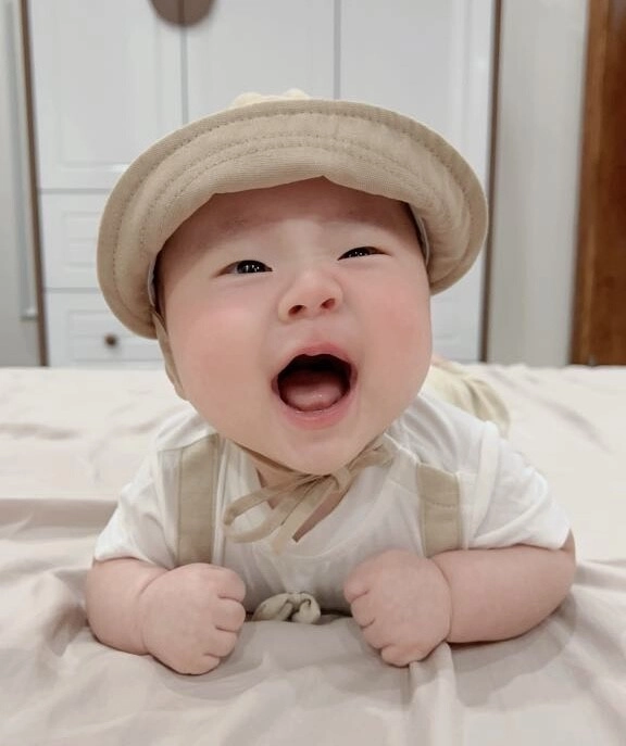 Nữ tiếp viên hàng không gây thương nhớ vì quá đẹp hé lộ chế độ thai sản khủng của tvhk khi làm mẹ ở nhà chăm con 1 tuổi mới đi làm lại - 7
