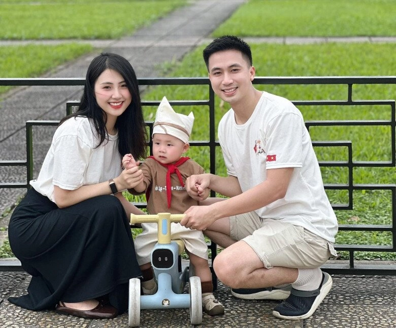 Nữ tiếp viên hàng không gây thương nhớ vì quá đẹp hé lộ chế độ thai sản khủng của tvhk khi làm mẹ ở nhà chăm con 1 tuổi mới đi làm lại - 9