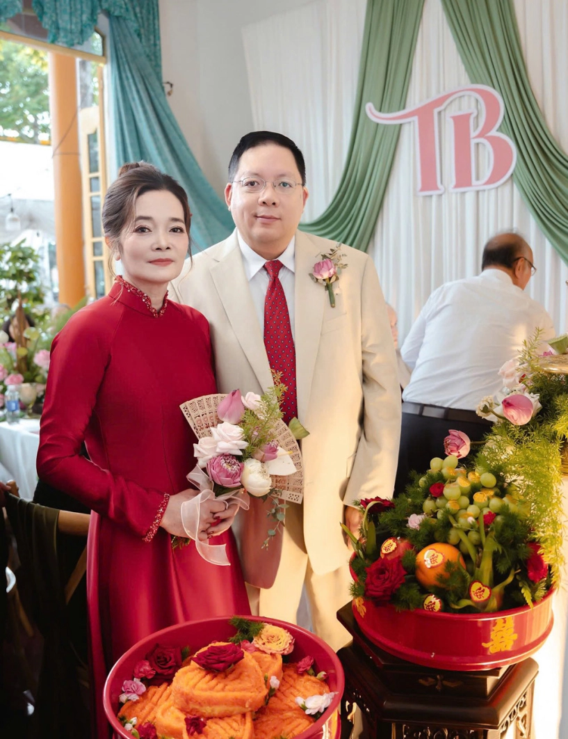 Ở vậy suốt 25 năm mẹ được con trai gả đi ở tuổi 53 làm nhiều người xúc động - 7