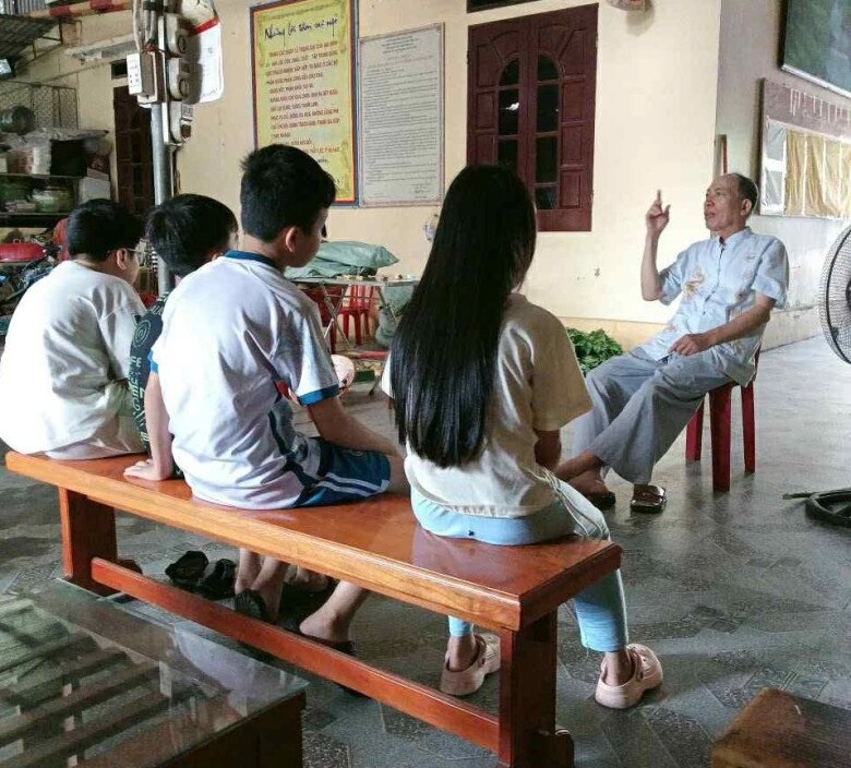 Ông nội thái bình 60 tuổi đón 7 cháu ở thành phố về quê gây bão với bảng nội quy xem tivi điện thoại cho khối nghỉ hè cực đỉnh - 4