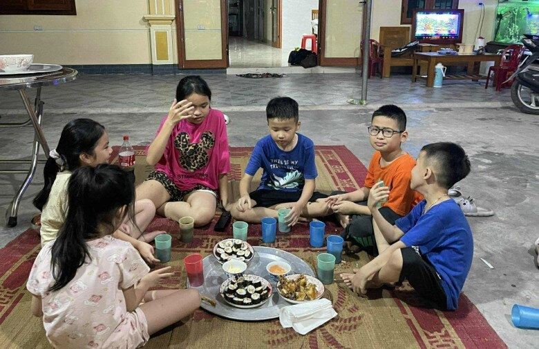 Ông nội thái bình 60 tuổi đón 7 cháu ở thành phố về quê gây bão với bảng nội quy xem tivi điện thoại cho khối nghỉ hè cực đỉnh - 6