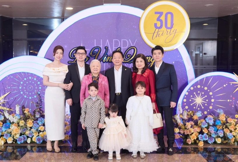 Phong cách công chúa của con gái hoa hậu đỗ mỹ linh - 9