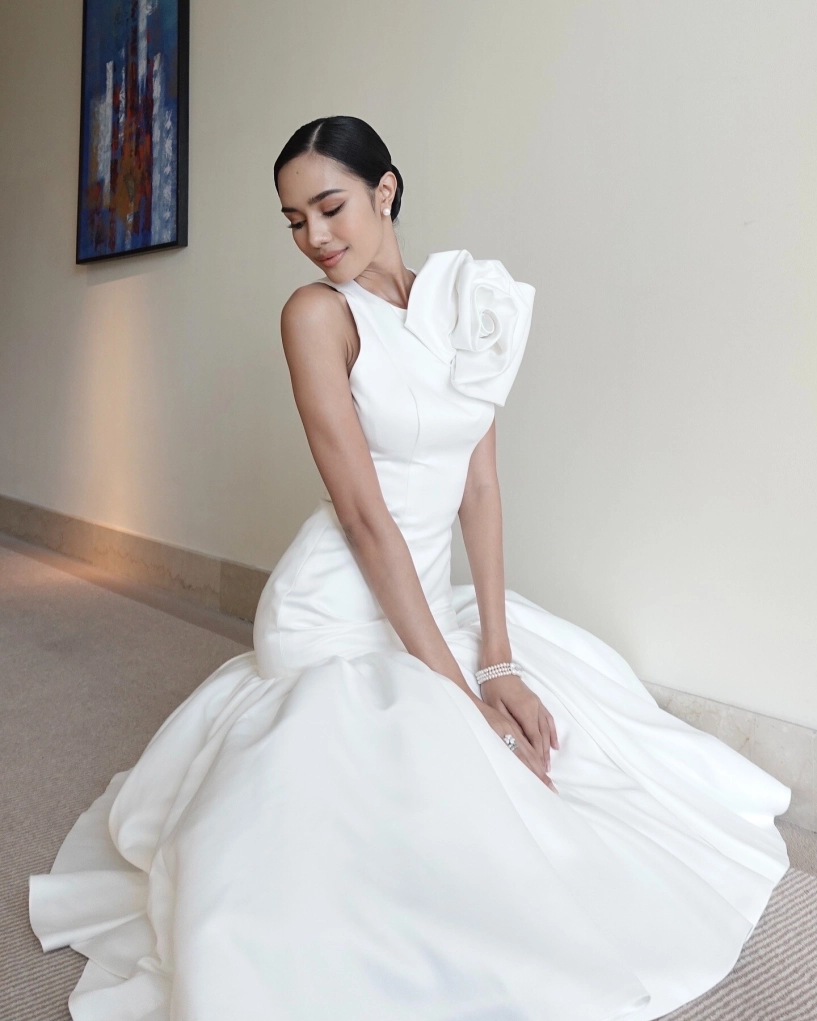Phong cách thời trang kín cổng cao tường của cô gái sau 1 đêm kiếm được hơn 156 tỷ đồng - 6