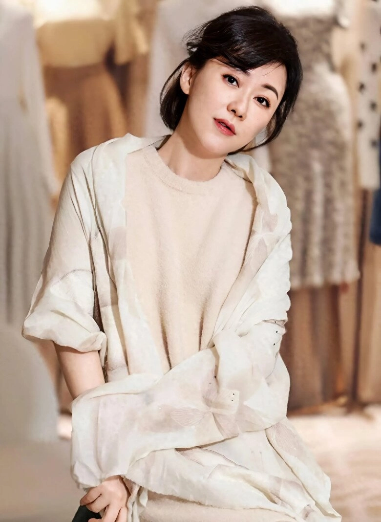 Phụ nữ ăn mặc theo 4 kiểu này đáng sợ hơn tăng cân hay nếp nhăn khiến vẻ ngoài như tăng thêm chục tuổi - 9