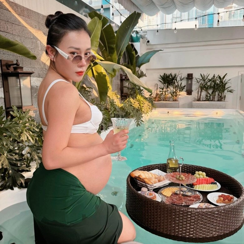 Phương oanh tự nhận body cong ngược đằng trước đi bơi diện đồ kín đáo tinh tế hơn xưa - 8