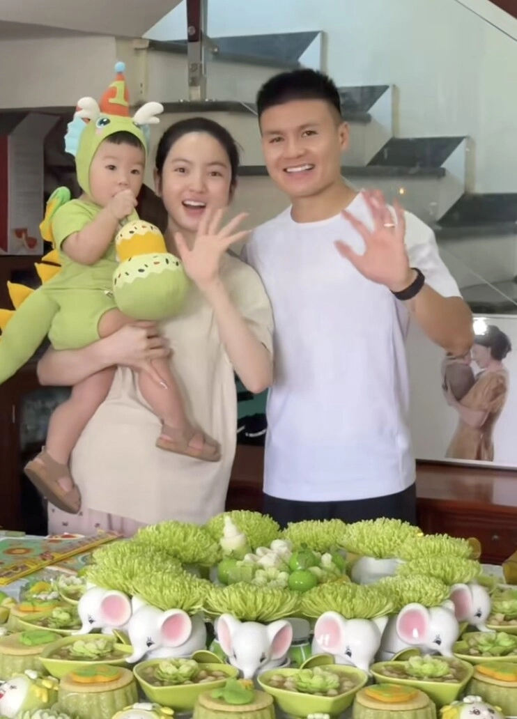 Quang hải - chu thanh huyền làm tiệc thôi nôi cho con trai lido mâm cúng tuyệt đẹp nhìn kỹ toàn vàng - 1