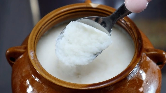 Rán mỡ lợn đừng cho luôn vào chảo thêm bước nữa mỡ vừa trắng lại thơm lừng để lâu không hỏng - 1
