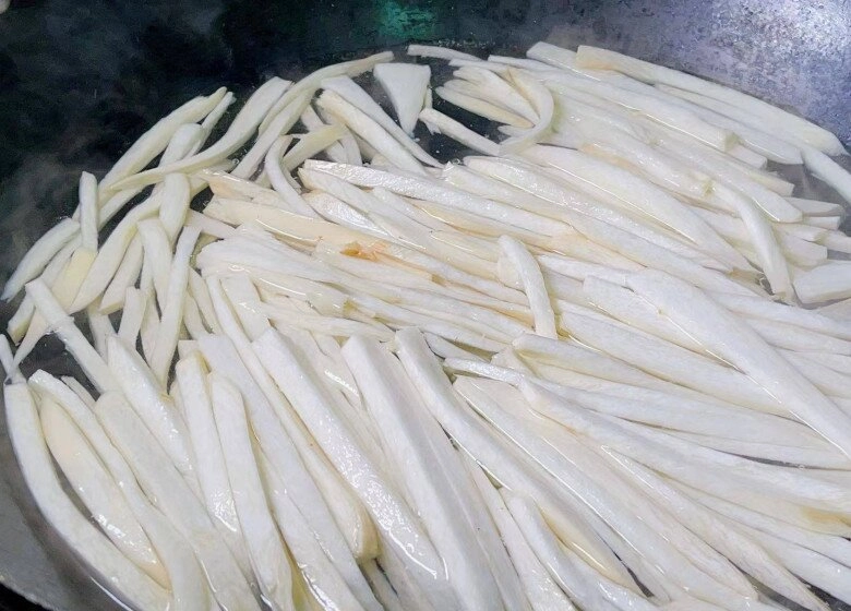 Rau này được coi là vua tăng cường miễn dịch có thể bổ sung 18 loại axit amin xào hay kho đều hấp dẫn tốn cơm - 8
