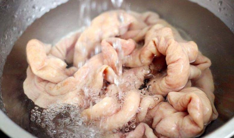 Rửa lòng già không dùng giấm chỉ cần 2 thứ này lòng sạch bong hết sạch mùi hôi nấu gì cũng được - 3