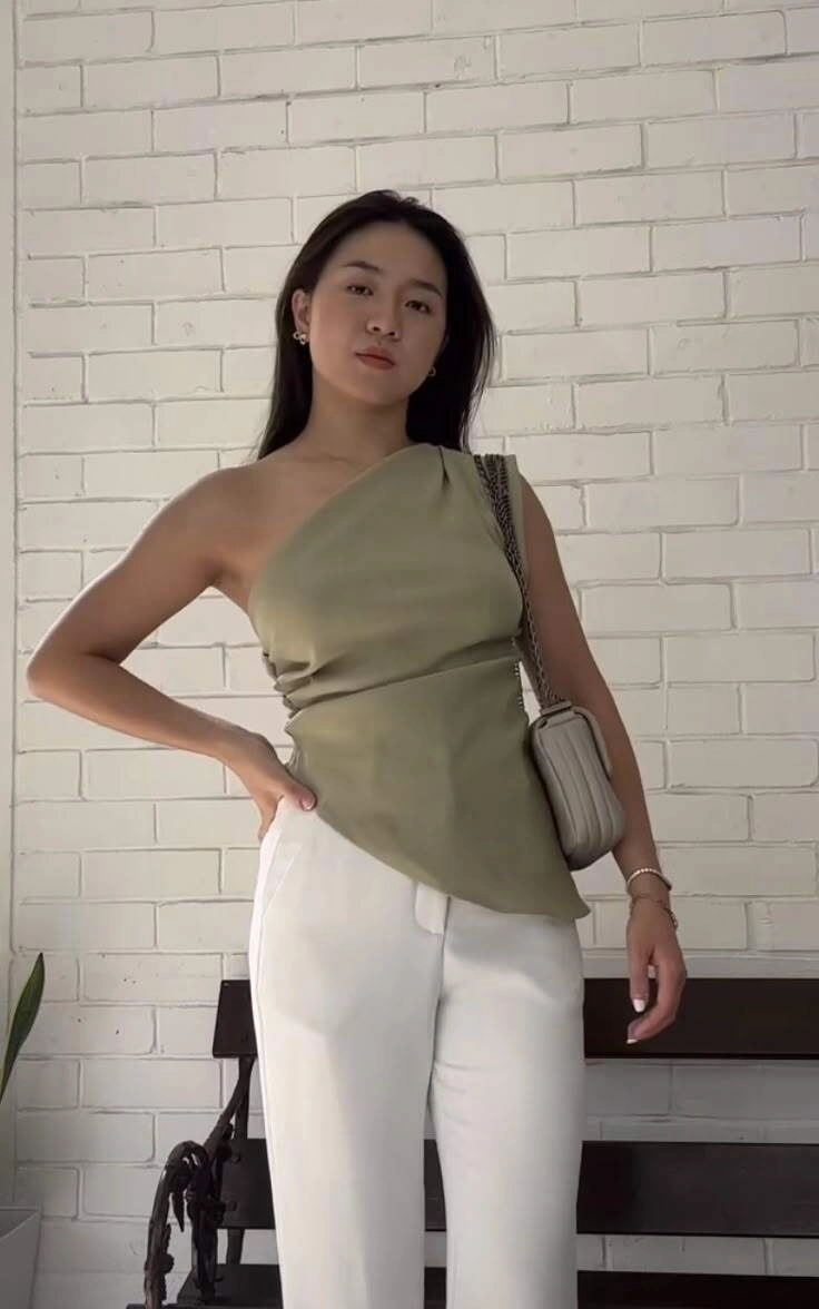 Sắm kiểu áo quốc dân mùa hè người vai rộng hay bắp tay to vẫn diện đẹp nếu biết 6 cách chọn này - 7