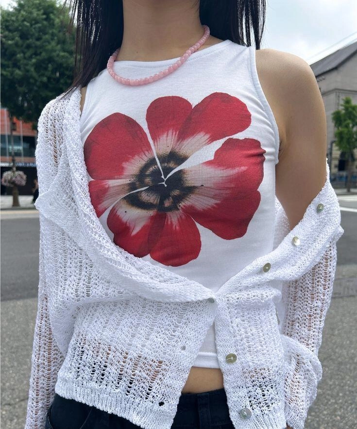 Sắm kiểu áo quốc dân mùa hè người vai rộng hay bắp tay to vẫn diện đẹp nếu biết 6 cách chọn này - 13