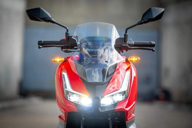 Săm soi urban 150 efi đối thủ mới của honda adv160 - sở hữu bình xăng ngang ngửa xe mô tô - 1