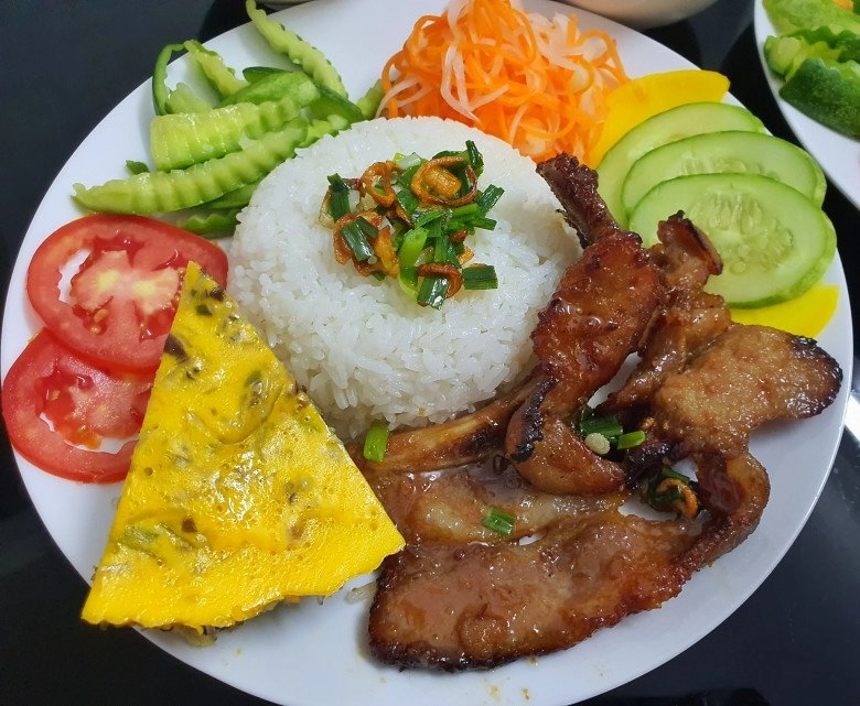 Sắp cuối tuần làm đặc sản cơm tấm sài gòn thơm ngon dễ nấu tại nhà cho gia đình thưởng thức - 6