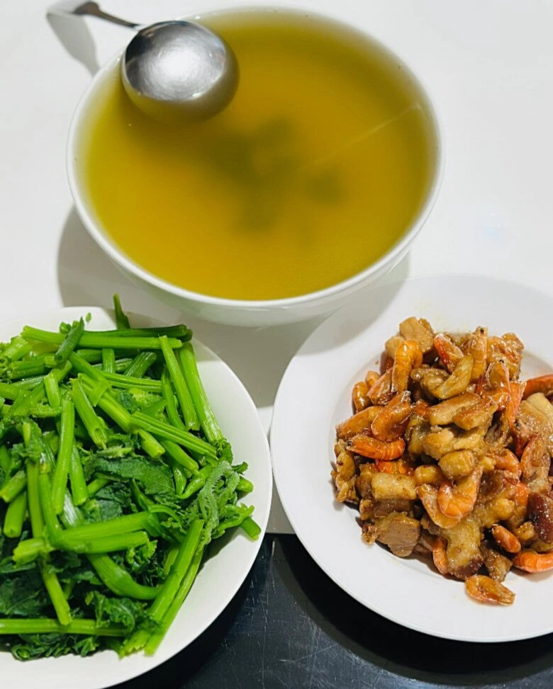 Siêu mẫu 3 con khẳng định thắng đời nhiều số 0 khi khoe cơm chồng nấu chỉ hơn 100k cho 5 người vẫn đầy ắp - 6
