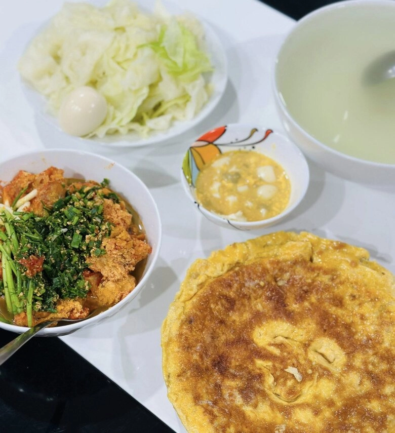 Siêu mẫu 3 con khẳng định thắng đời nhiều số 0 khi khoe cơm chồng nấu chỉ hơn 100k cho 5 người vẫn đầy ắp - 8