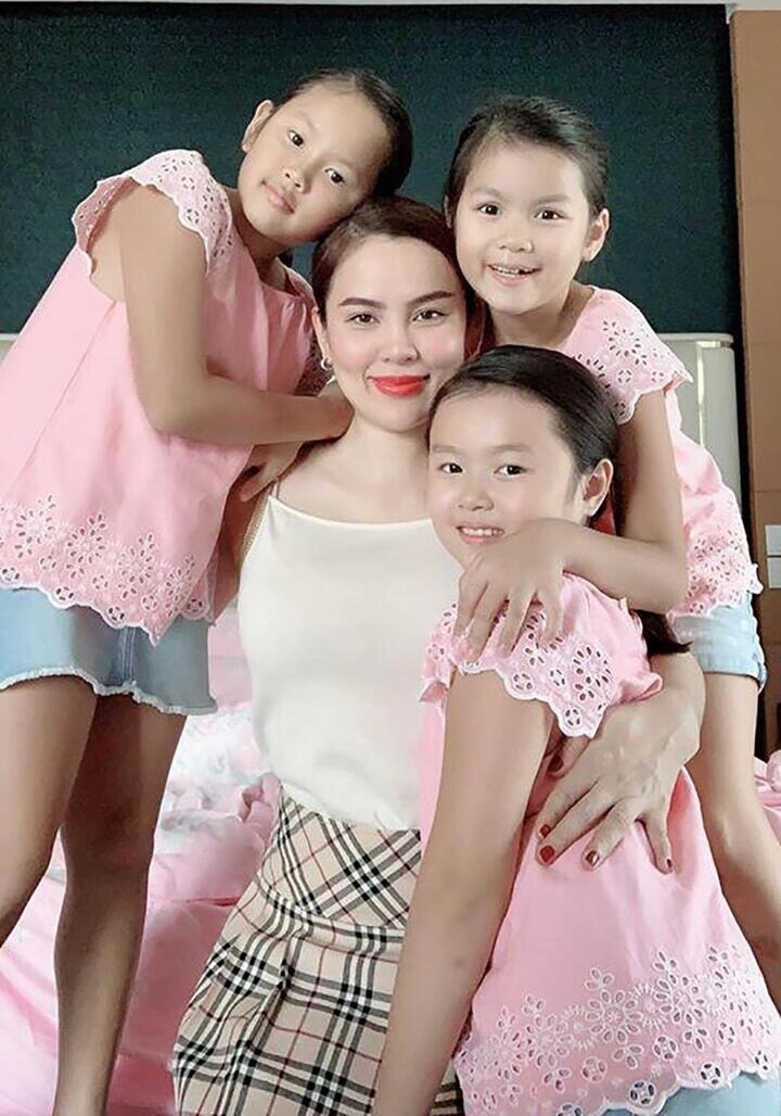 Sinh cho chồng đại gia liên tiếp 3 con gái hoa hậu trà vinh đặt tên các con giống hệt nhau rất hay - 2