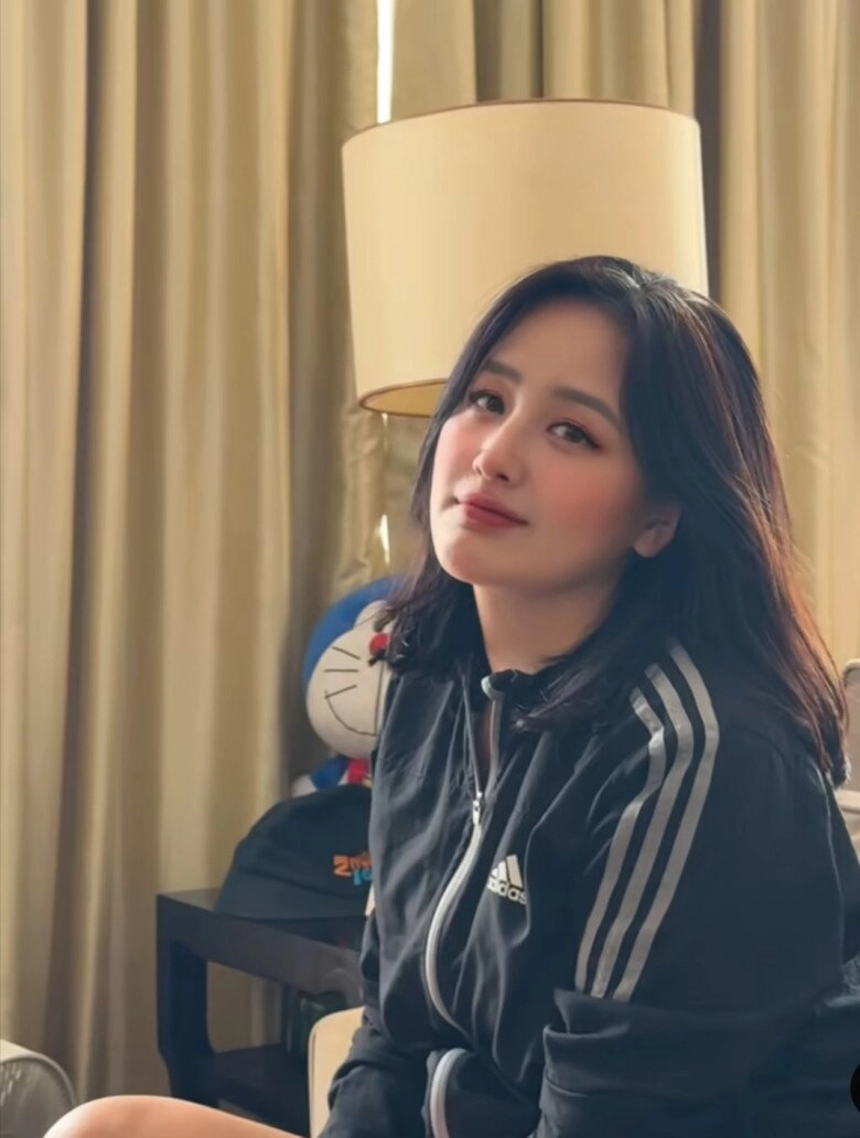 Soi thời trang đi họp cổ đông tập đoàn lớn của mai phương thuý và phương nhi không hề có điểm chung - 4