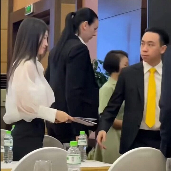 Soi thời trang đi họp cổ đông tập đoàn lớn của mai phương thuý và phương nhi không hề có điểm chung - 7