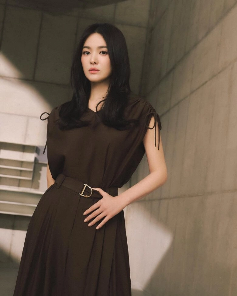Song hye kyo ăn gian tuổi nhờ 5 màu trang phục cứ mặc lên là trẻ lại 10 tuổi hợp mọi tông da - 8