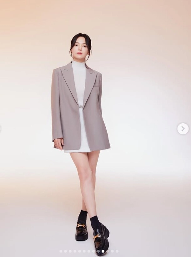 Song hye kyo ăn gian tuổi nhờ 5 màu trang phục cứ mặc lên là trẻ lại 10 tuổi hợp mọi tông da - 10