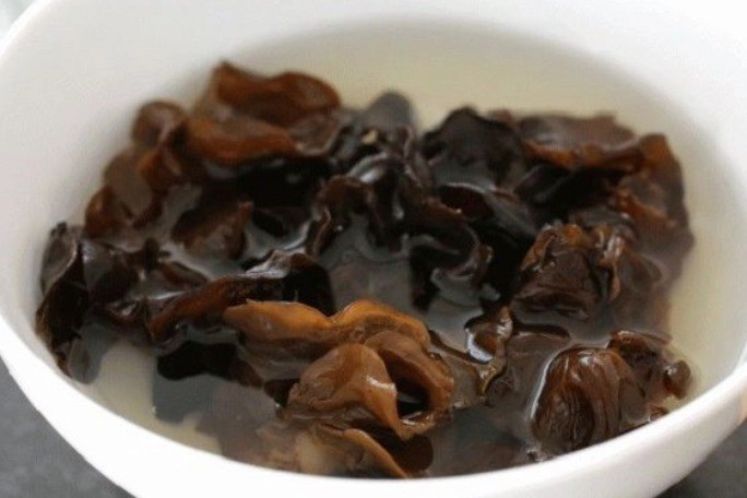 Suốt ngày nấu ăn nhưng hơn 30 năm tôi mới biết mình đã ngâm mộc nhĩ sai cách bảo sao chưa thật sự ngon - 1