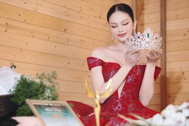Tâm như gia đình hàng xóm mừng vui khi mình chiến thắng chiếc vương miện nhan sắc - 6
