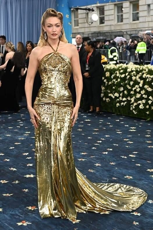 Thảm đỏ met gala 2025 jennie blackpink điện ảnh tuyệt đối lisa blackpink mặc quần nội y khoe cặp kiếm nhật - 8