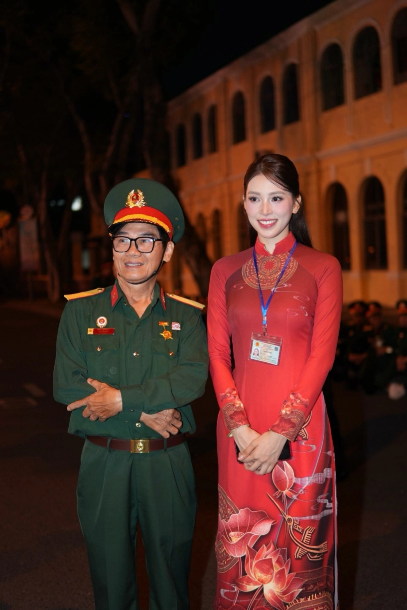 Tham dự đại lễ 50 năm giải phóng miền nam dàn hoa hậu có mặt từ 4 giờ sáng - 1