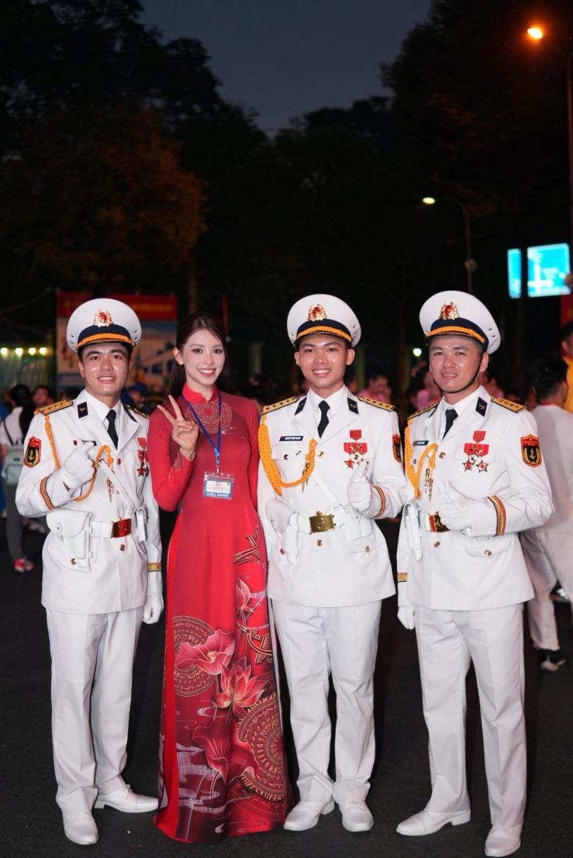 Tham dự đại lễ 50 năm giải phóng miền nam dàn hoa hậu có mặt từ 4 giờ sáng - 2