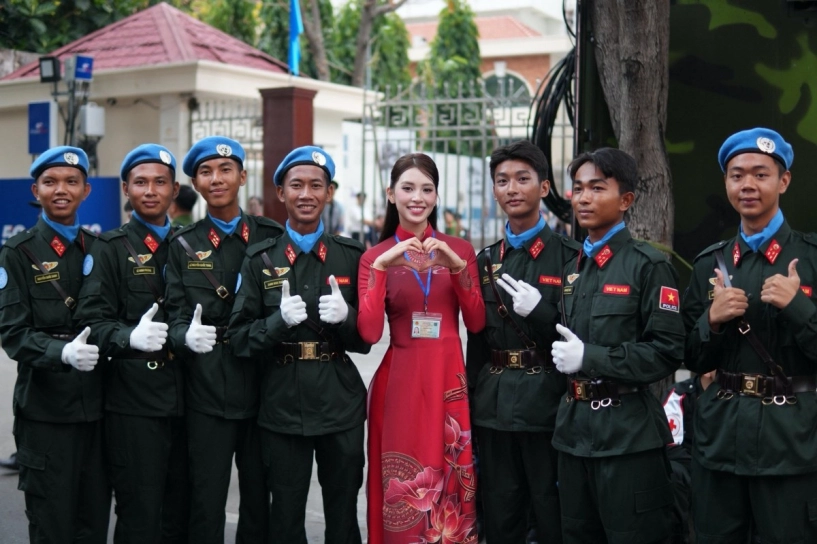 Tham dự đại lễ 50 năm giải phóng miền nam dàn hoa hậu có mặt từ 4 giờ sáng - 3