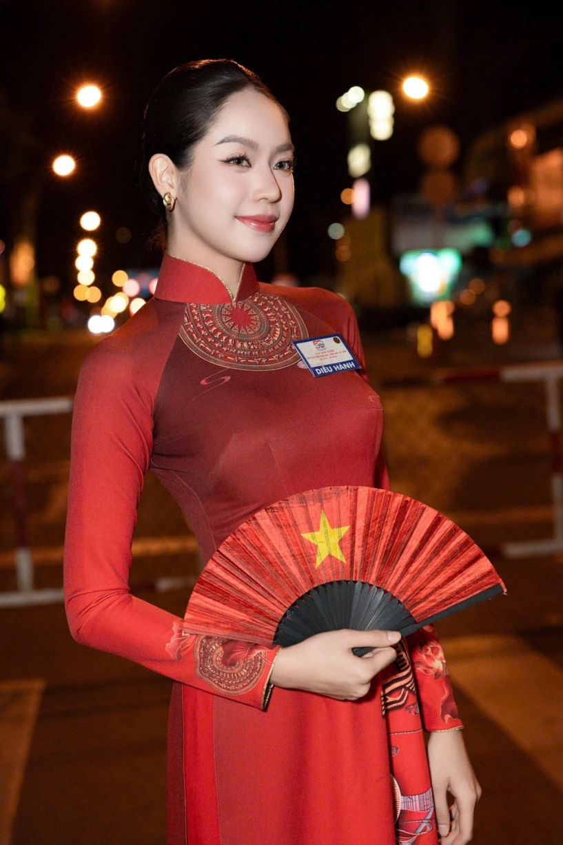 Tham dự đại lễ 50 năm giải phóng miền nam dàn hoa hậu có mặt từ 4 giờ sáng - 8