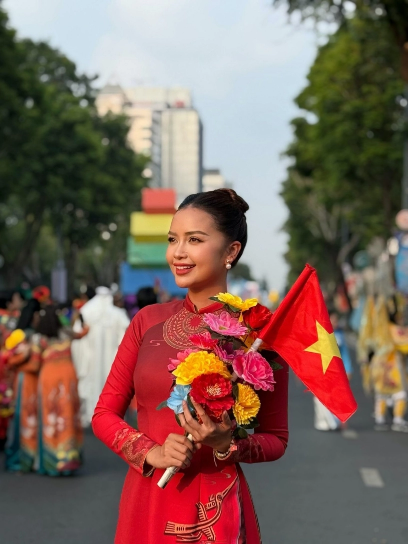 Tham dự đại lễ 50 năm giải phóng miền nam dàn hoa hậu có mặt từ 4 giờ sáng - 15