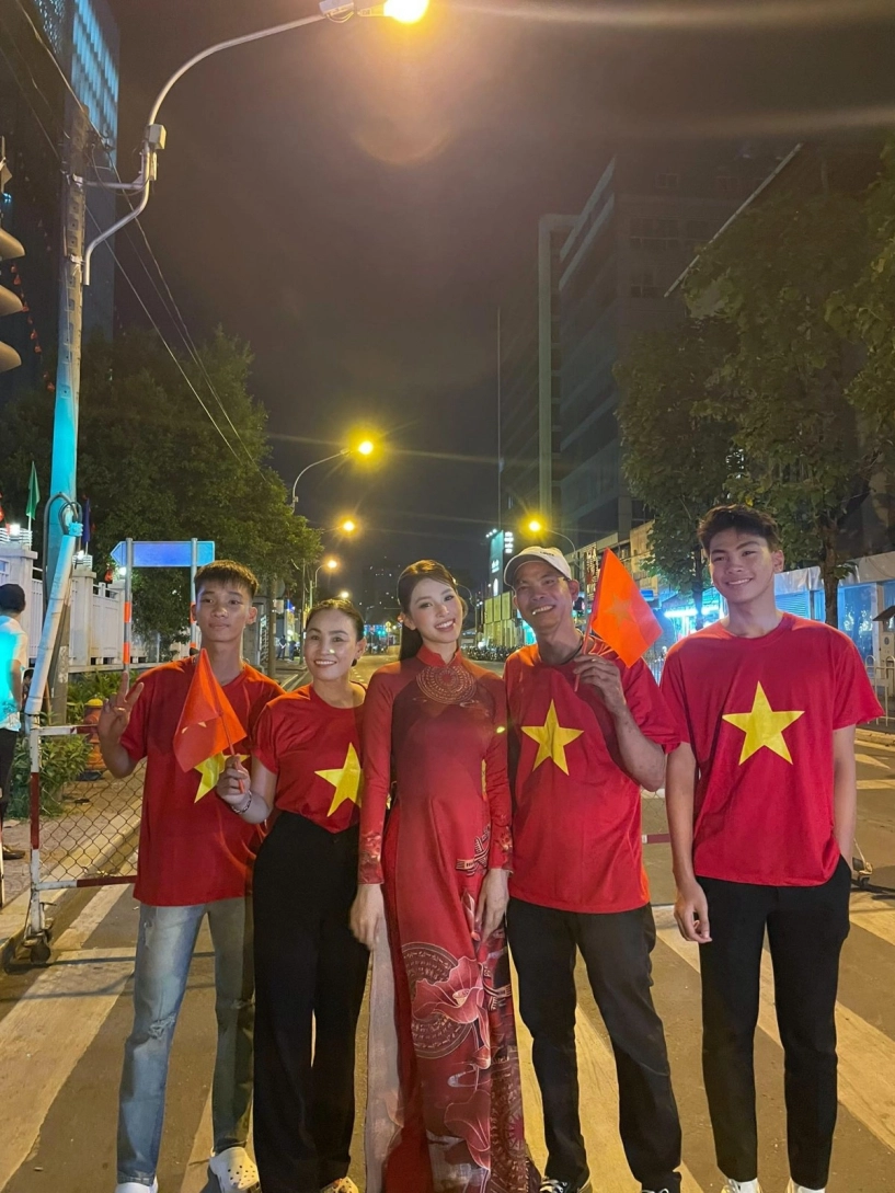 Tham dự đại lễ 50 năm giải phóng miền nam dàn hoa hậu có mặt từ 4 giờ sáng - 19