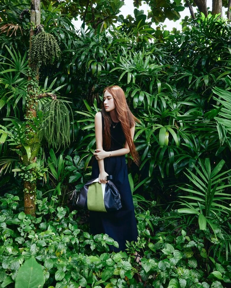 thiên kim đẹp nhất của vua sòng bạc macau lên thảm đỏ diện đồ sang bao nhiêu đời thường bình dân đến giật mình - 11