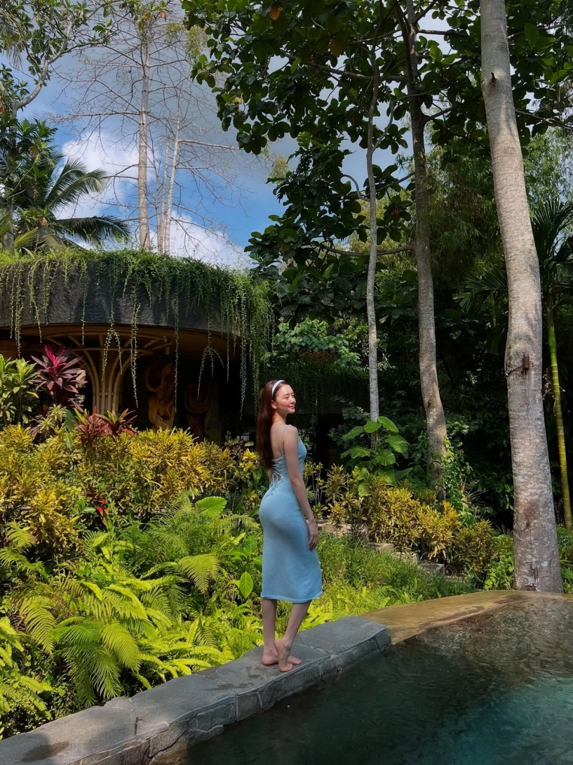 Thiều bảo trang diện bikini với váy lưới khoe dáng ở bali - 2
