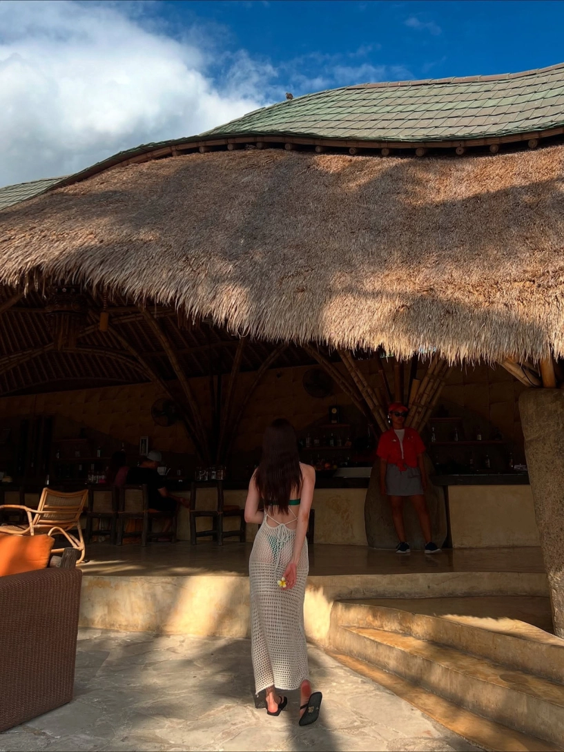 Thiều bảo trang diện bikini với váy lưới khoe dáng ở bali - 4