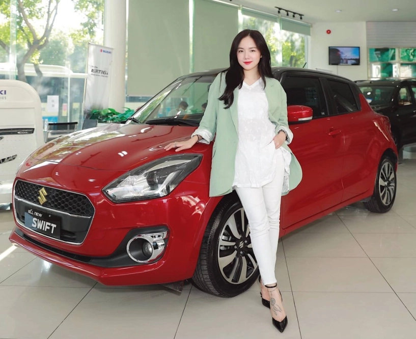 Thời trang đi nhận xế hộp tiền tỷ của dàn mỹ nhân việt - 7