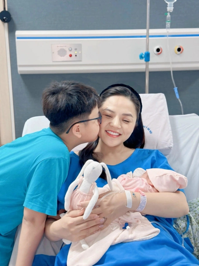 Thu quỳnh tận hưởng cuộc sống mẹ đơn thân - 1