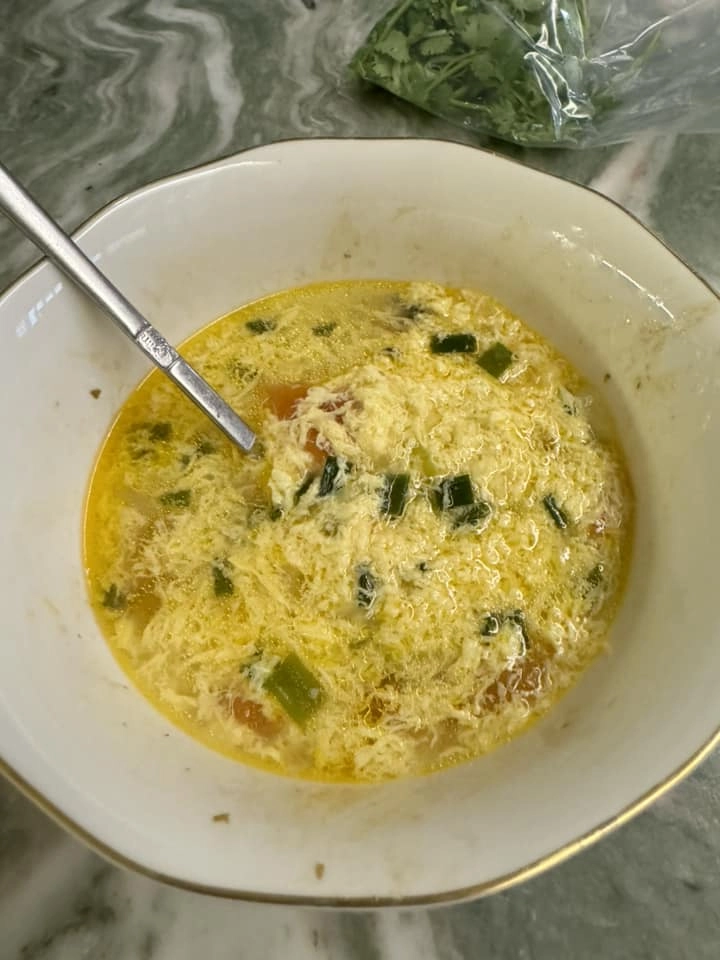 Thúy diễm trước khi đi làm vẫn nấu ăn để lại cho chồng nhưng lương thế thành ăn xong xây xẩm mặt mày - 3