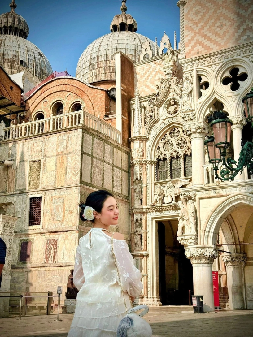 Thúy hạnh đưa hai con du ngoạn venice đẹp nổi bật trời tây - 3
