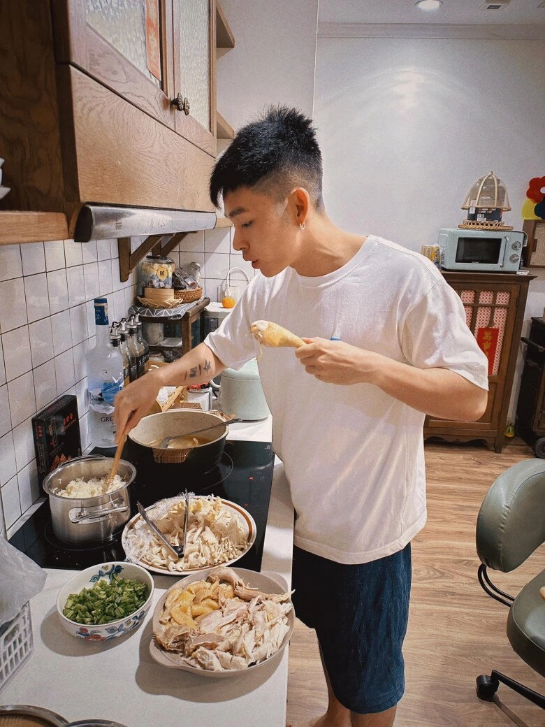 Trai đẹp độc thân u40 của showbiz việt khoe bữa cơm tại gia chỉ nấu 1 món đã đủ biết đảm đang - 5