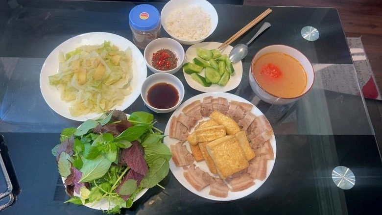 Trang trần khoe bữa ăn hạnh phúc trong ngôi nhà nhỏ thấy sướng vì ăn rau đẫm miệng - 9