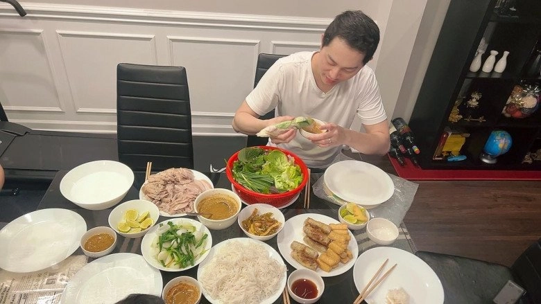 Trang trần khoe món ăn dân dã hài hước nói gia cảnh nghèo khó không có tiền mua đồ tây ăn - 7