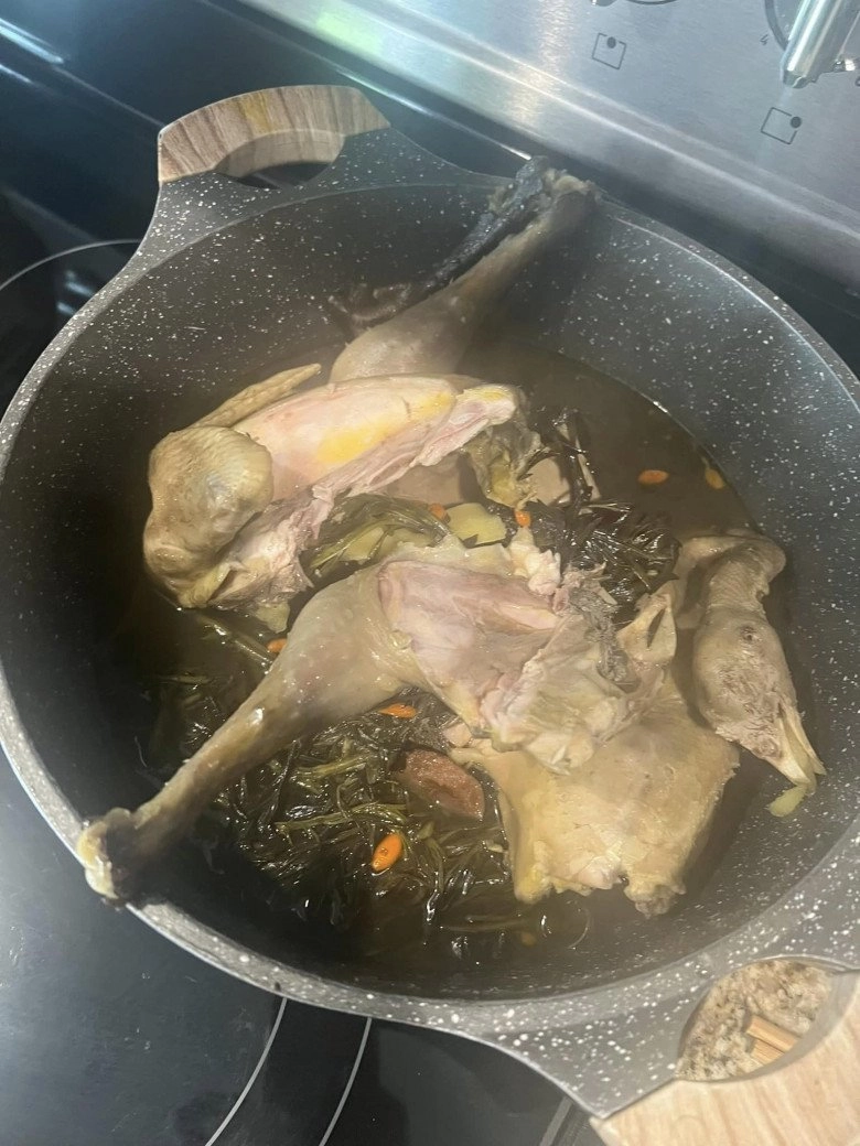 Trang trần nấu ăn nhưng quên cắm cơm chồng và con gái vẫn chấm điểm cao cho món ăn đậm mùi này - 16