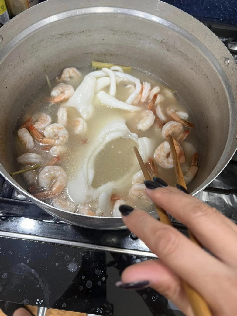 Trang trần nấu giả cầy ở mỹ khen thơm hàng xóm lái xe chạy đi khỏi nhà hết - 14