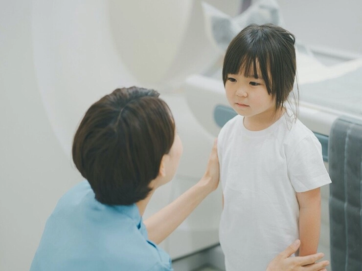 Trời nóng nhưng con gái luôn trùm chăn kín mít khi ngủ một lần lén vào phòng kéo chăn tôi ngã ngửa - 2