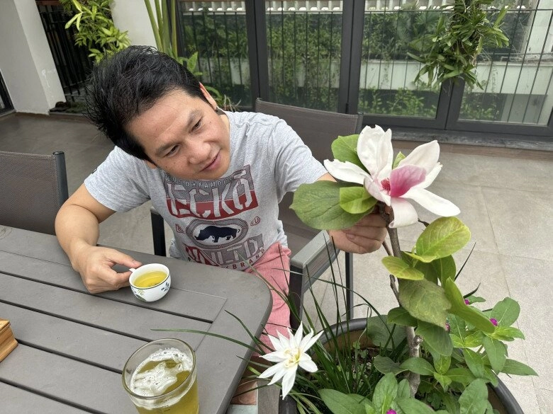 Trọng tấn trồng loài hoa biểu tượng giàu sang trên sân thượng biệt thự ở hà nội mỗi năm ra hoa một lần - 5