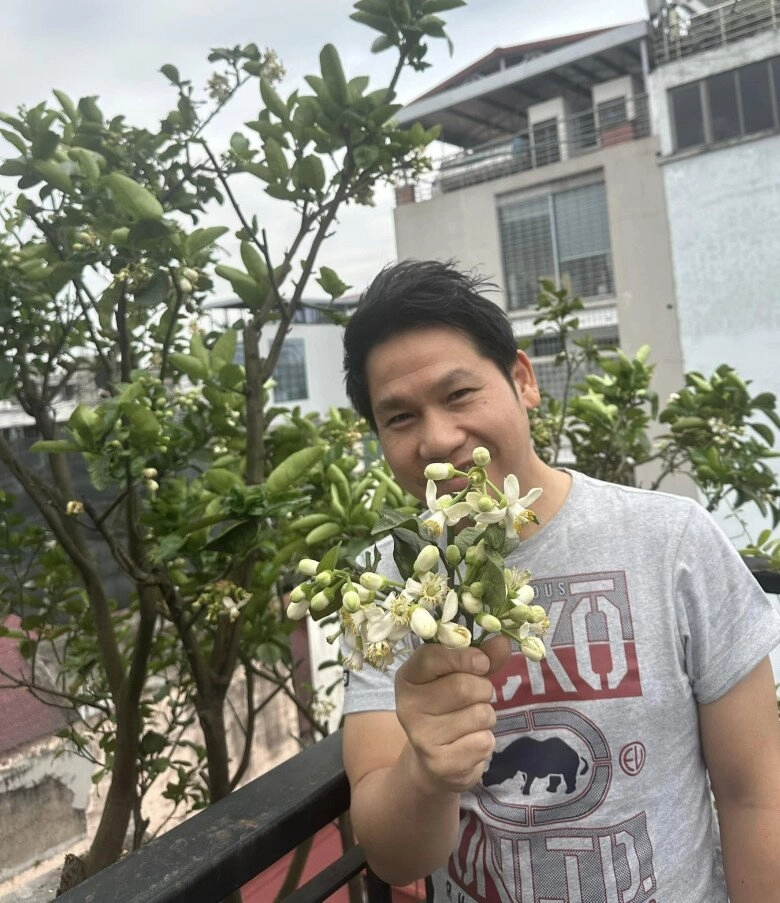 Trọng tấn trồng loài hoa biểu tượng giàu sang trên sân thượng biệt thự ở hà nội mỗi năm ra hoa một lần - 6